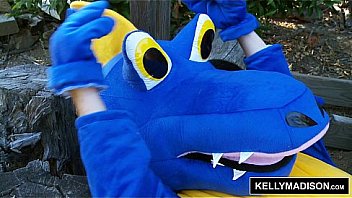 8225 dragon cosplay Video